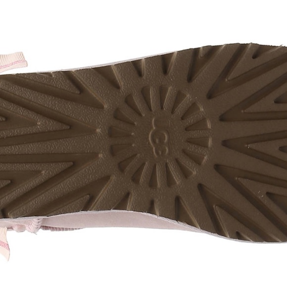 UGG BAILEY BOW BOOTIE, BNWB, $169, EU 37 - Picture 5 of 6